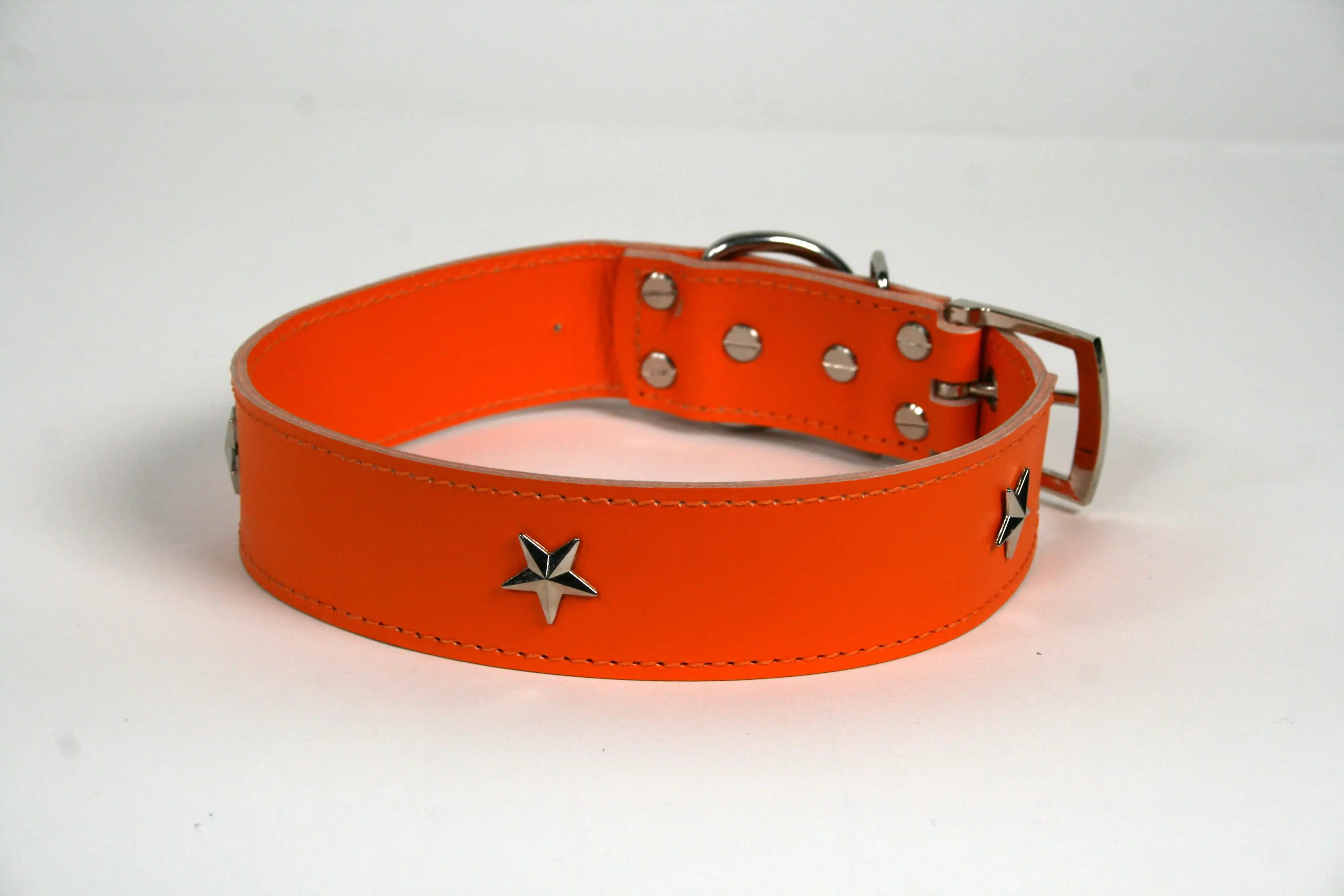 COLLAR DE PIEL NARANJA CON  ESTRELLA